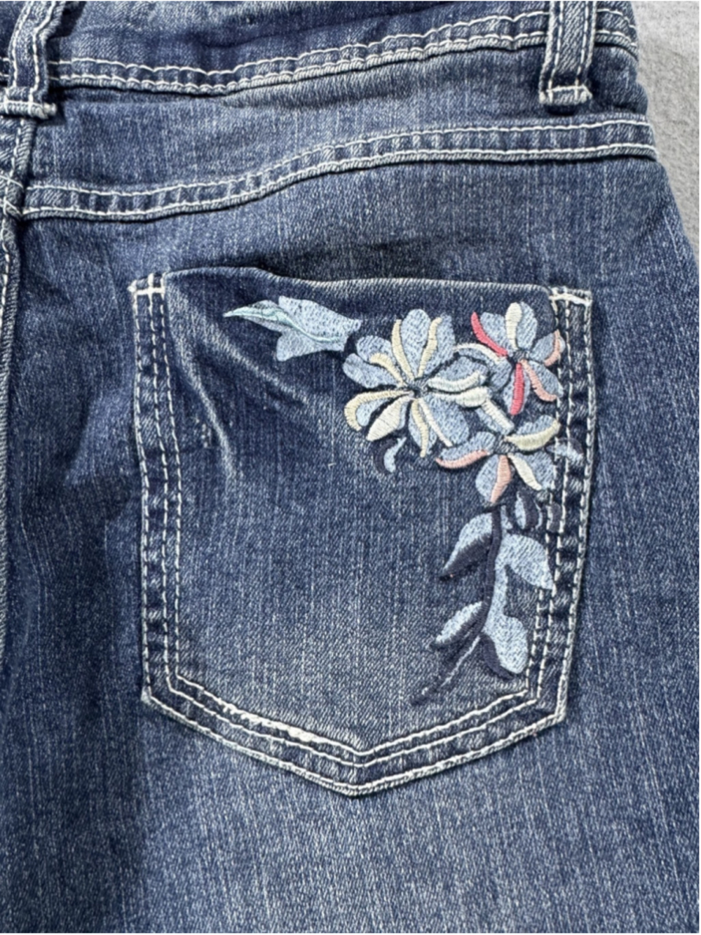 Mudd Girl’s Embroidered Jeans Size 14 w/ adjustable waistband Fun Floral Pattern - Picture 13 of 16